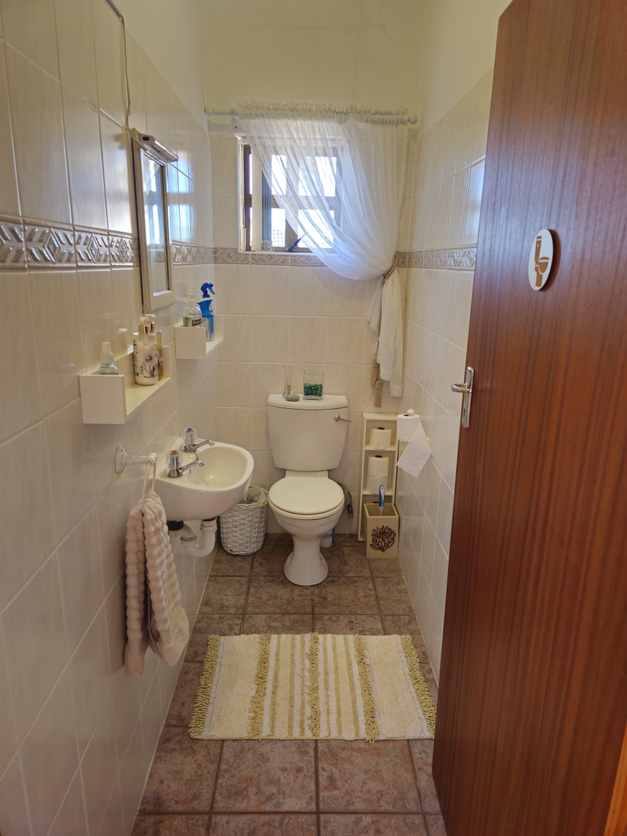 5 Bedroom Property for Sale in Stilbaai Wes Western Cape